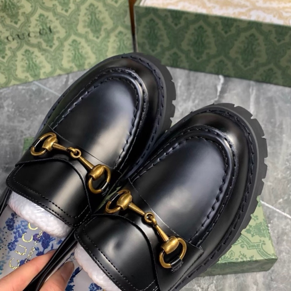Gucci Black Leather Loafers with Gold Bit Detail - Picture 4 of 8